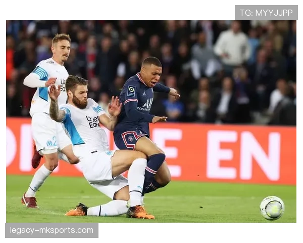 法甲焦点战:巴黎圣日耳曼主场迎战马赛,豪门对决状态回暖 法甲焦点战:巴黎圣日耳曼主场迎战马赛,豪门对决状态回暖