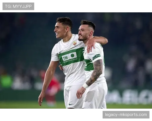 莱万特锋线火力全开,状态回暖迎战新挑战 莱万特锋线火力全开,状态回暖迎战新挑战