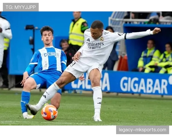 皇马中锋短缺问题持续加剧，对赛季阵容稳定性造成影响。