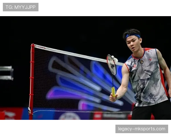 李梓嘉比赛穿得这么简陋，奖杯倒是堆成小山了？